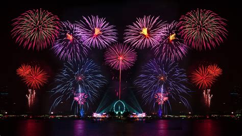 Awesome New Year Celebration Wallpapers.